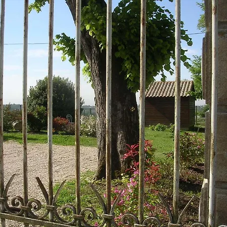 Bed & Breakfast Chateau Les Tours Seguy Saint-Ciers-de-Canesse
