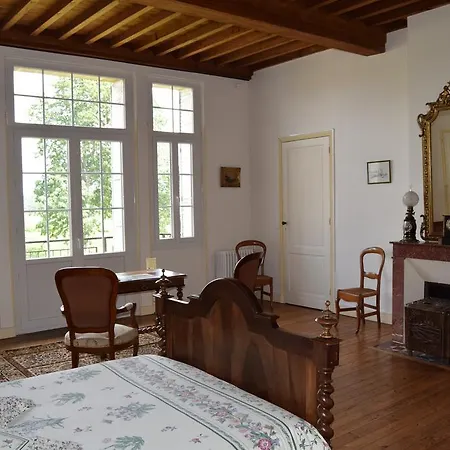 Chateau Les Tours Seguy Bed & Breakfast *