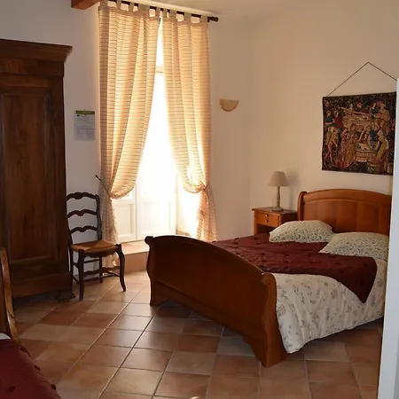 Chateau Les Tours Seguy Bed & Breakfast