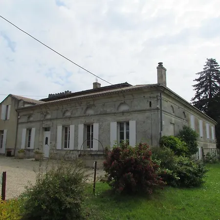 Chateau Les Tours Seguy * Saint-Ciers-de-Canesse