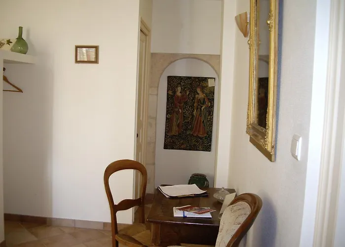 Chateau Les Tours Seguy Bed & Breakfast *