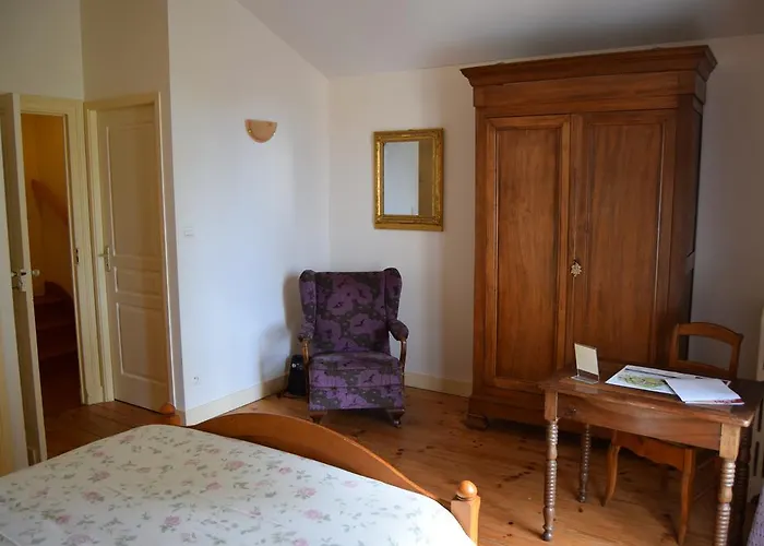 Chateau Les Tours Seguy Bed & Breakfast Saint-Ciers-de-Canesse