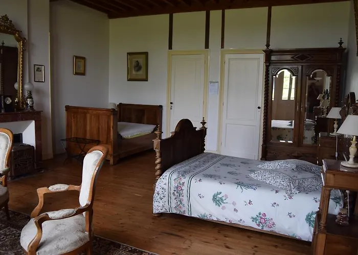 Bed & Breakfast Chateau Les Tours Seguy Saint-Ciers-de-Canesse