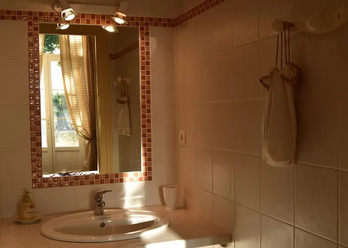 Bed & Breakfast Chateau Les Tours Seguy Saint-Ciers-de-Canesse