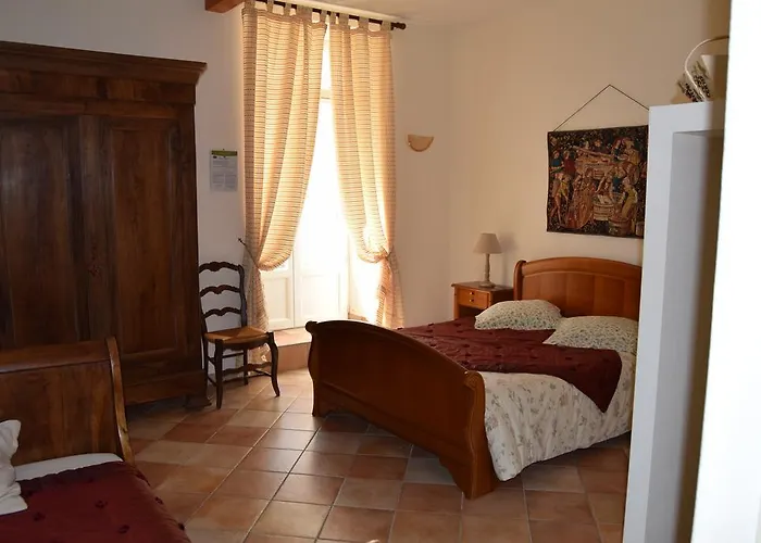 Chateau Les Tours Seguy Bed & Breakfast