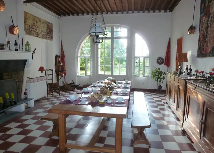 Bed & Breakfast Chateau Les Tours Seguy Saint-Ciers-de-Canesse
