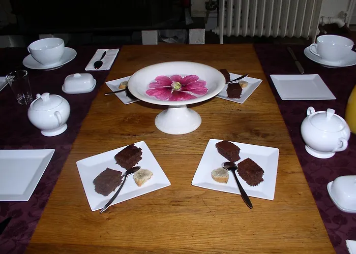 Chateau Les Tours Seguy Bed & Breakfast